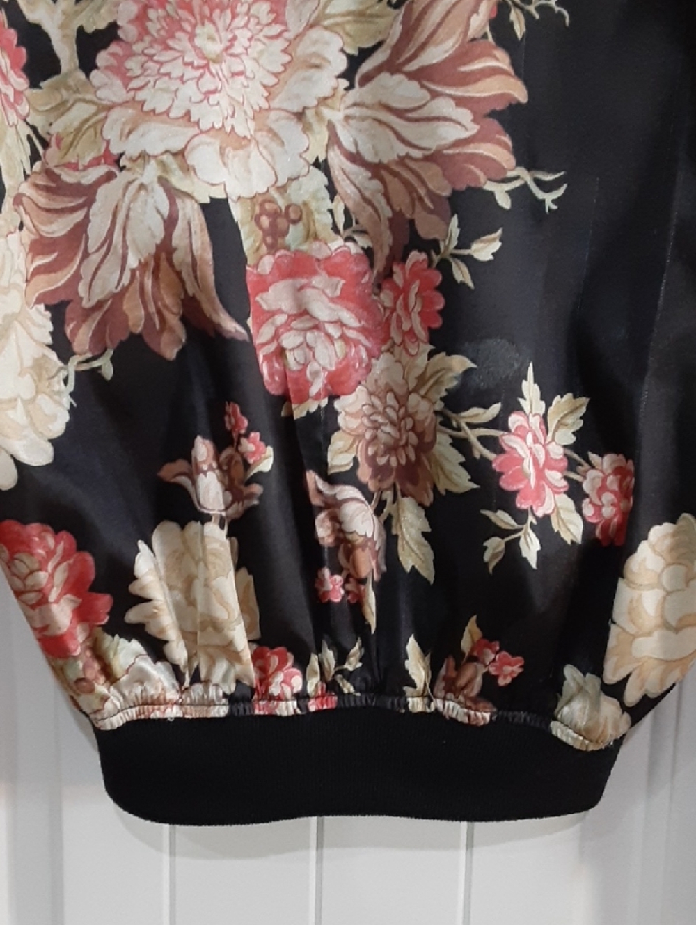 36.5 Elegant satin Floral Bomber Jacket Black Red Cream Small - Picture 6 of 12